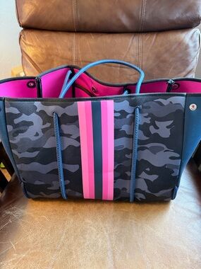 Women’s Neoprene Tote Bag in Black Camo with Pink Stripe